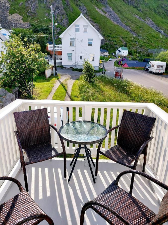 Solrik Beliggenhet I Lofotens Storste Fiskevaer Villa Ballstad Exterior foto